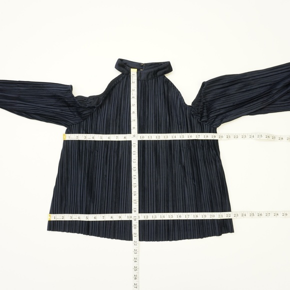 J.O.A. Velvet Pleated Cold Shoulder Top Navy M - Picture 7 of 8